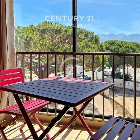 La Roseraie Calvi, Bord De