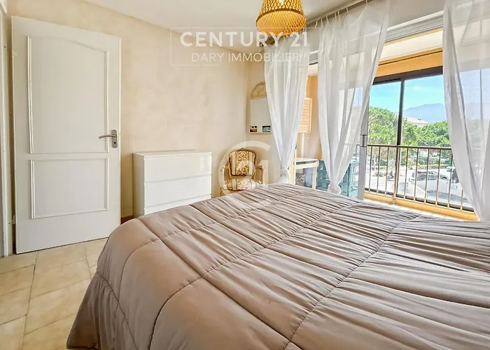 La Roseraie Calvi, Bord De 卡尔维